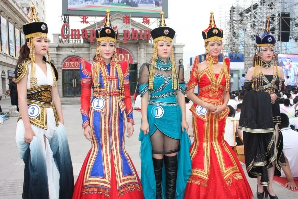 Маньчжурия одежда. Костюм династии цин. Китай маньчжурия магазины. Китайские магазины на русском. Китайские шмотки.