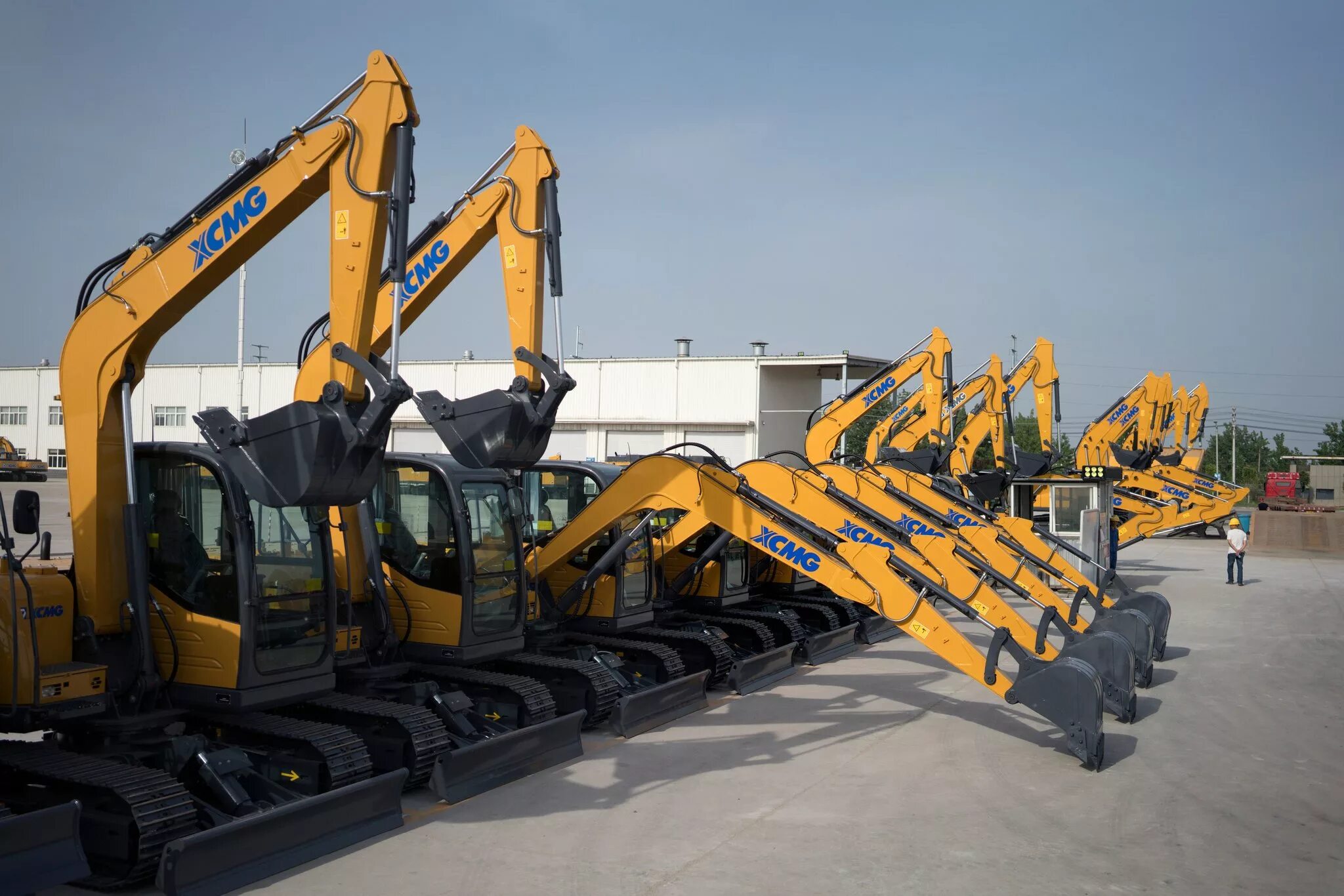 Купить спецтехнику бу. Спецтехника XCMG. XCMG Construction Machinery. Китайская спецтехника. Спецтехника из Китая.