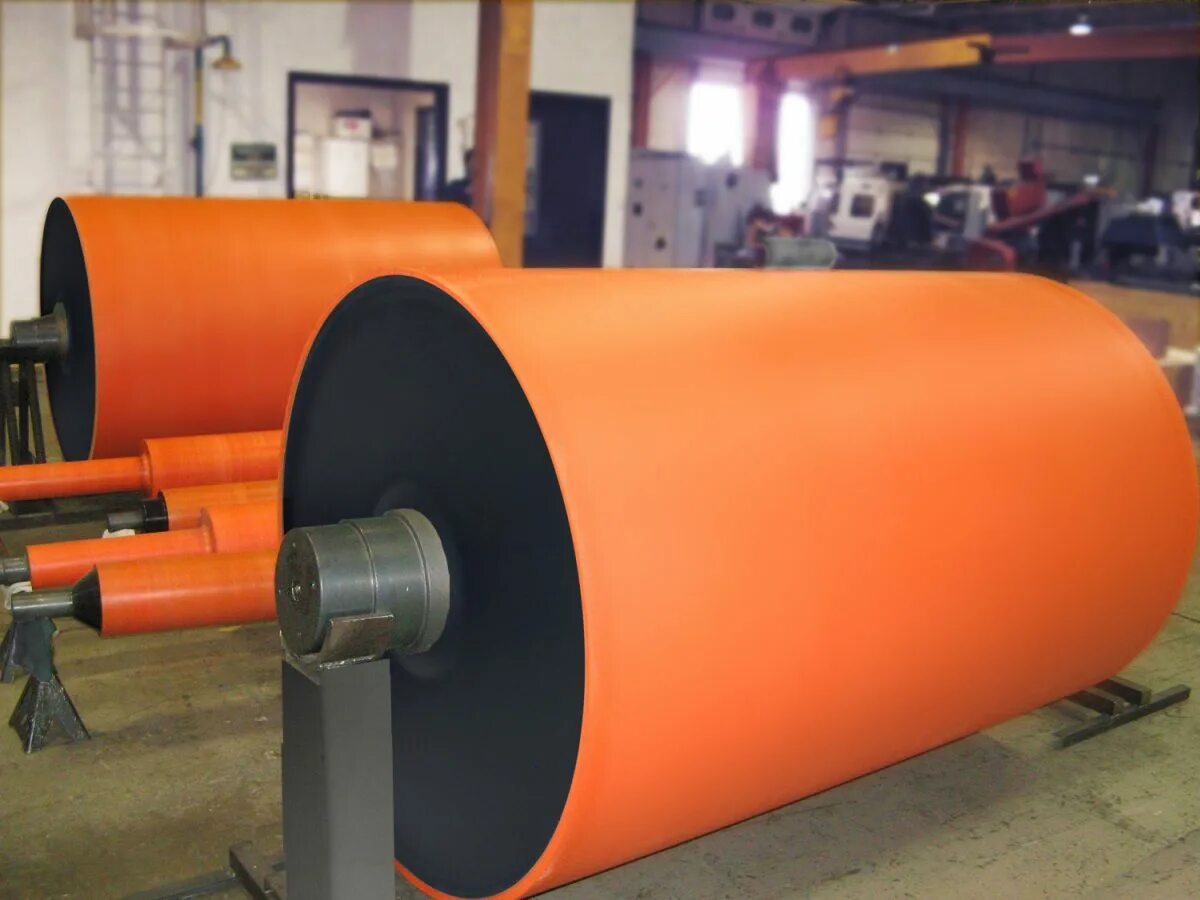 Вал из полиуретана. Гуммирование металлических деталей. Гуммированные ролики конвейерные. Гуммирование полиуретаном. Гуммирование валов полиуретаном.