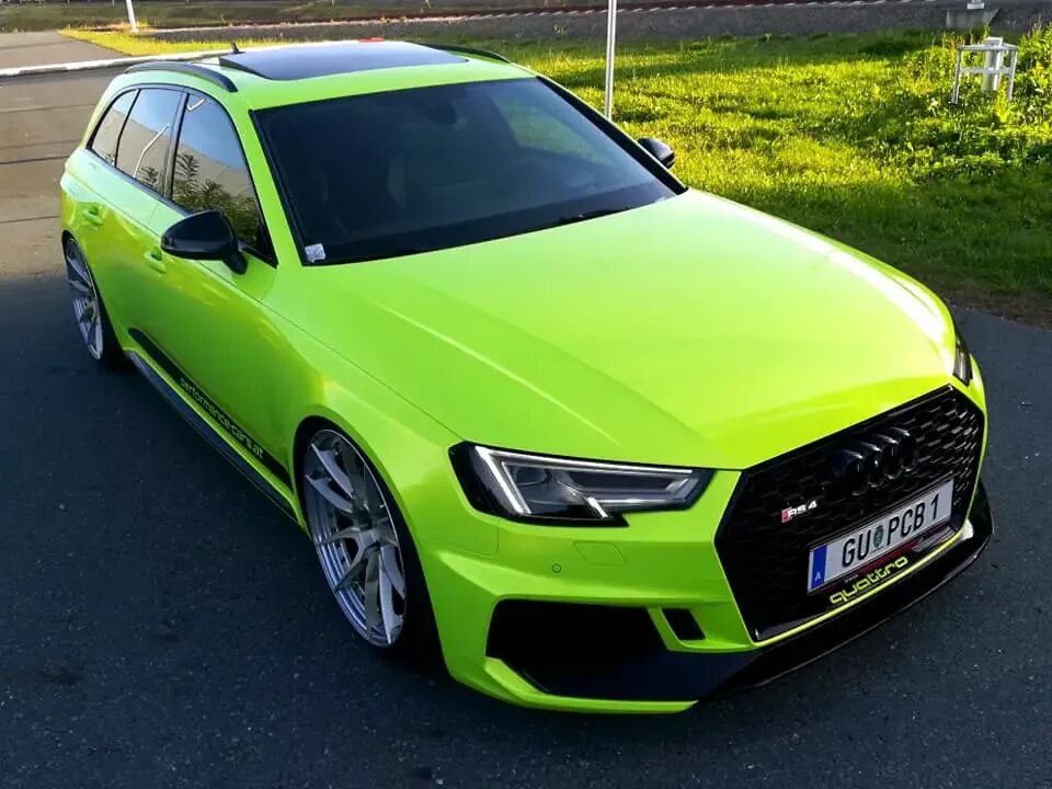 Цвет рс. Audi rs4 зеленый. Audi rs4 avant Green. Ауди РС Авант зеленый. Ауди рс4 зеленая.