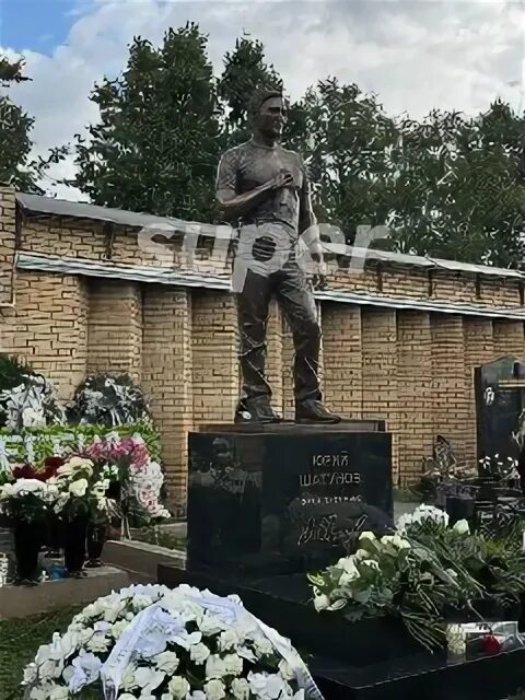 памятник юре шатунову фото
