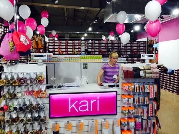 Карри одежда. Магазин кари. Kari фото магазина. Сотрудники кари магазин. Магазин Kari обувь.