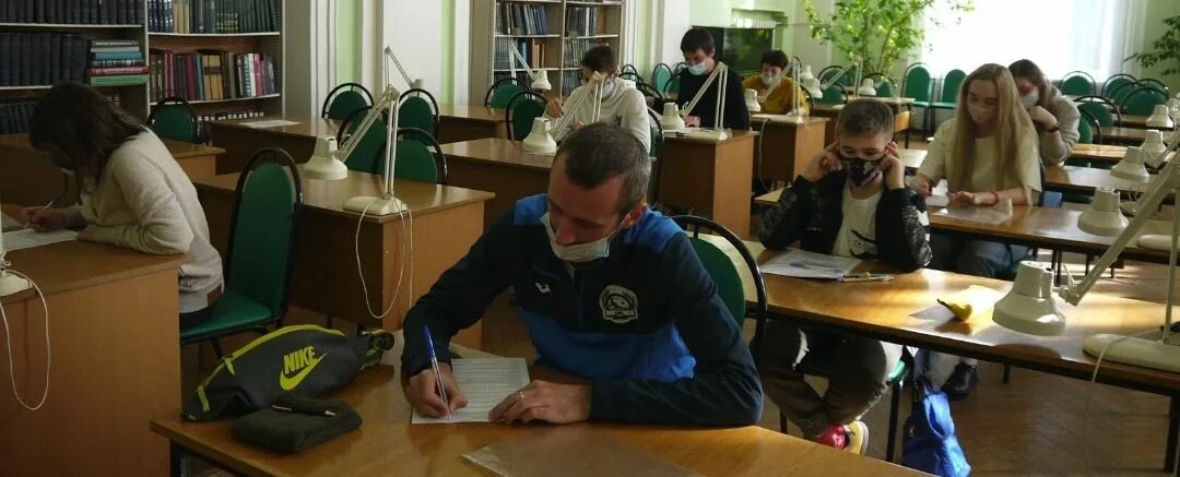 Учитель школьник верблюд земляника 2 класс. Учитель школьник верблюд земляника 2 класс. Учитель школьник верблюд земляника 2 класс. Загадка про клубнику. Школа 34 воронеж.