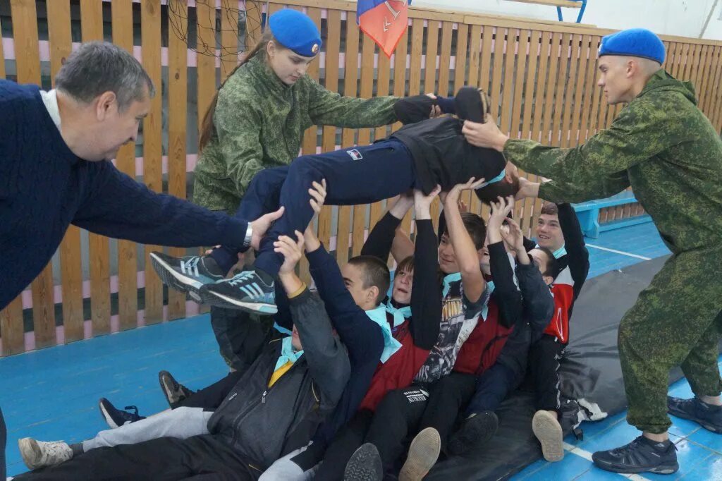 Военно патриотическая игра. Военно патриотические игры для школьников. Военно патриотические занятия. Кадеты зарница. Военно-патриотическая зарница.
