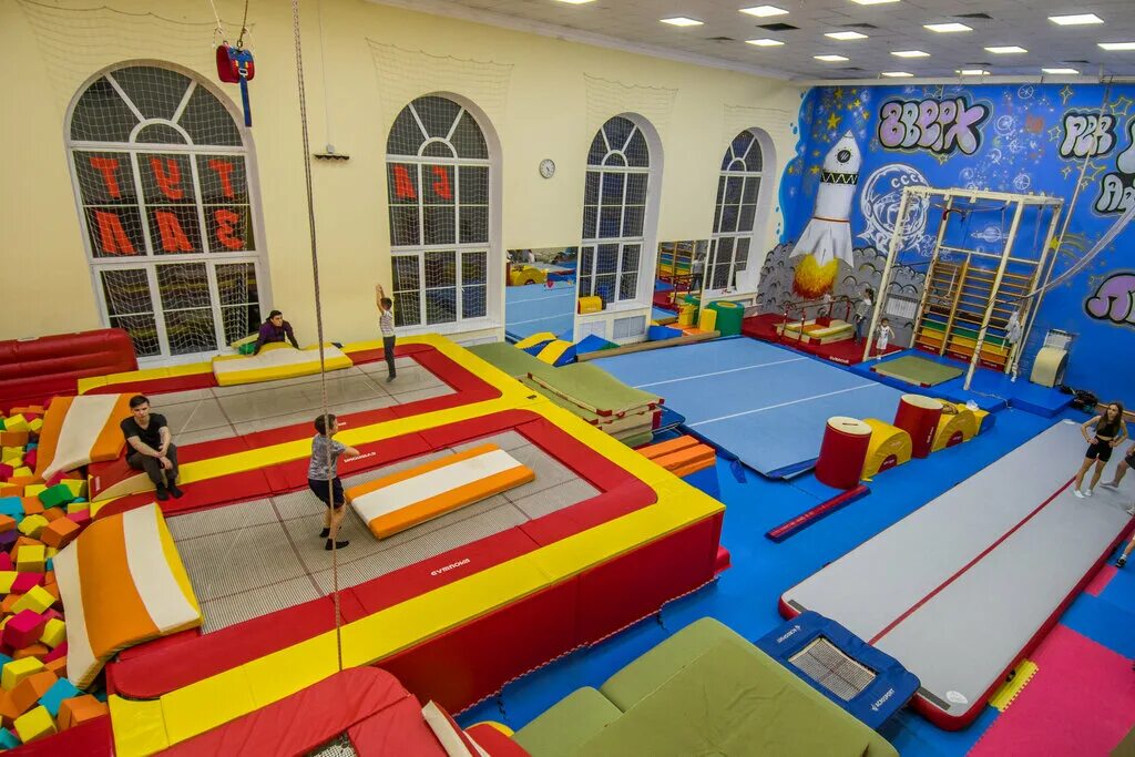 батутный парк вверх в ростове на дону. батутно акробатический центр вверх ростов. логотип батутного центра. Shpak батутный парк ростов на дону. батутный центр в ростове-на-дону сельмаш.