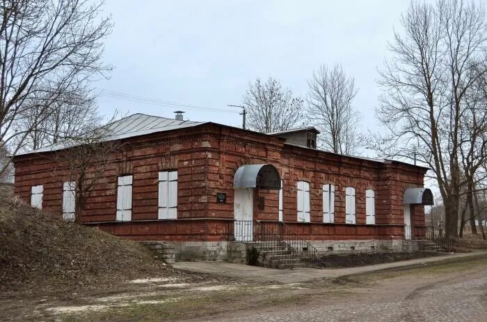 Музей крепостей в ивангороде. Ивангород музей. Ивангород музей. Музей билибина в ивангороде. Ивангородская крепость пороховой амбар экспозиция.