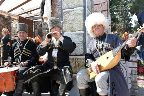 Дагестанские национальная музыка. Дагестанские национальная музыка. Музыкальная культура дагестана. Агач кумуз инструмент. Ансамбль махачкала.