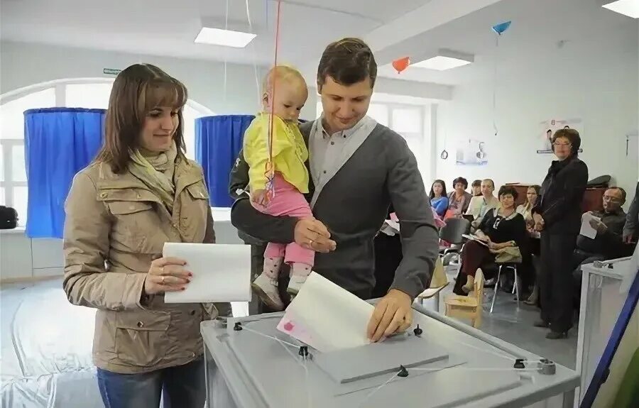 Выборы мэра новосибирска. Дети голосуют. Избирательные участки семей. Дети голосуют. Дети голосуют на выборах.