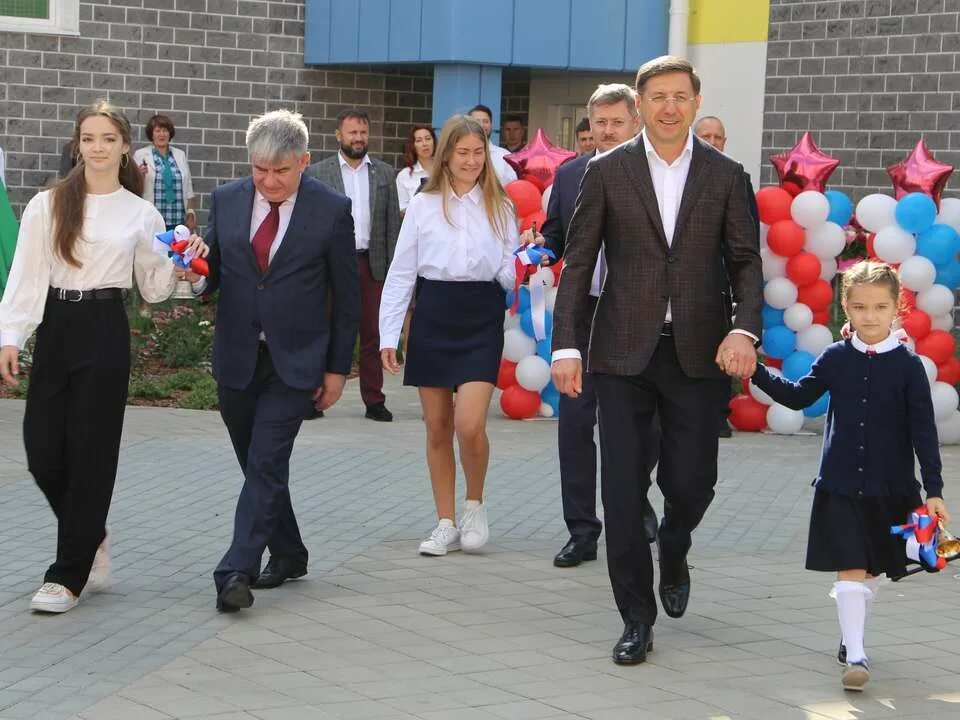 Директора школ старый оскол. Академия знаний старый Оскол. Академия знаний 1 старый Оскол. Академия знаний им Шевченко старый Оскол. Академия знаний Шевченко старый Оскол Степной.