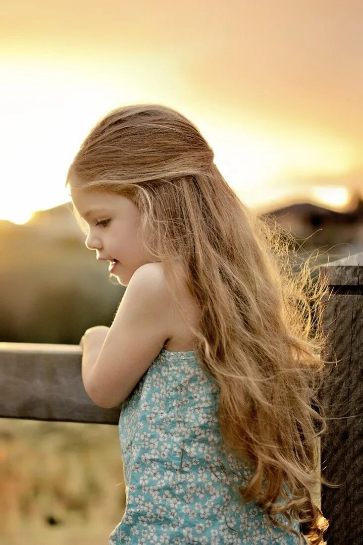 Your little angel. Одетые дети ангелы. Девочка на крыльце. Девушки принцессы. Flower knows little angel.