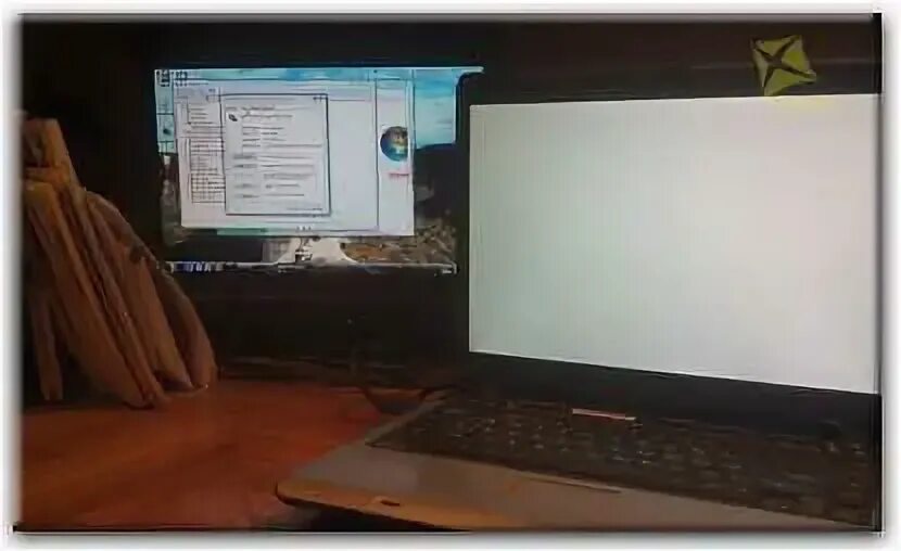 Экран светится белым. Белый экран на ноутбуке. Белый экран на ноутбуке при включении. Монитор компьютера с белым экраном. Ноутбук мигает белым экраном.