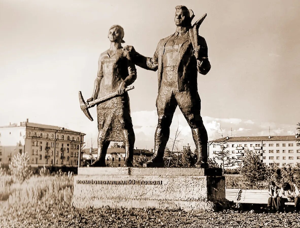 Советские фотографии памятник. Вднх ленин. Памятники ленину в ссср. Вднх памятник колхознице. Монумент «рабочий и колхозница» веры мухиной (1937).