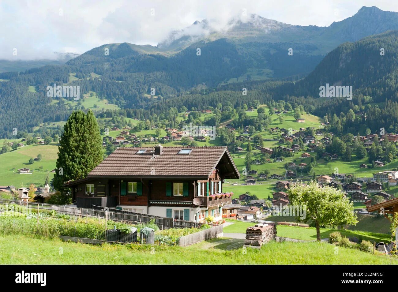 Швейцария деревня лаутербруннен. Маленькая швейцария в россии. Как переехать в швейцарию. Швейцария иммиграция из россии. Пмж швейцарии.