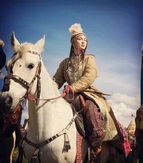 Ат үстіндегі эротикалық қыз