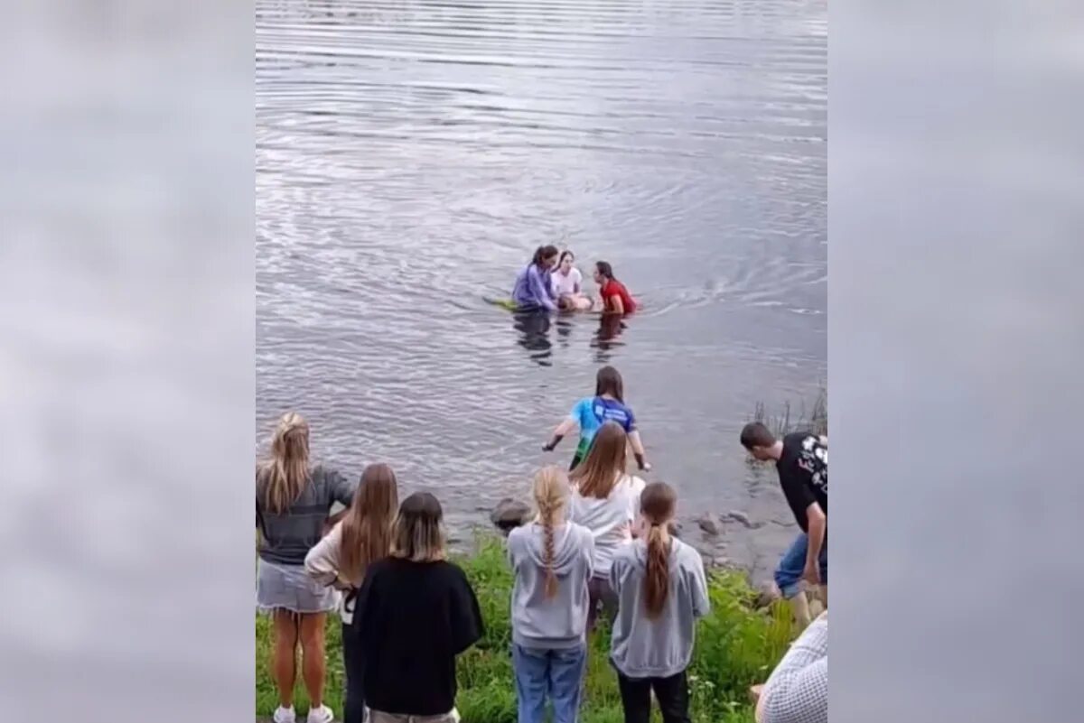 Девушки на реке Волге. Спасение девушки из воды. Девушка спасла тонущего