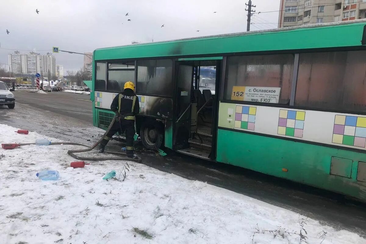 Каким цветом горел маршрут под номером 19. Во Владимире загорелся автобус. Во Владимире сгорел автобус.