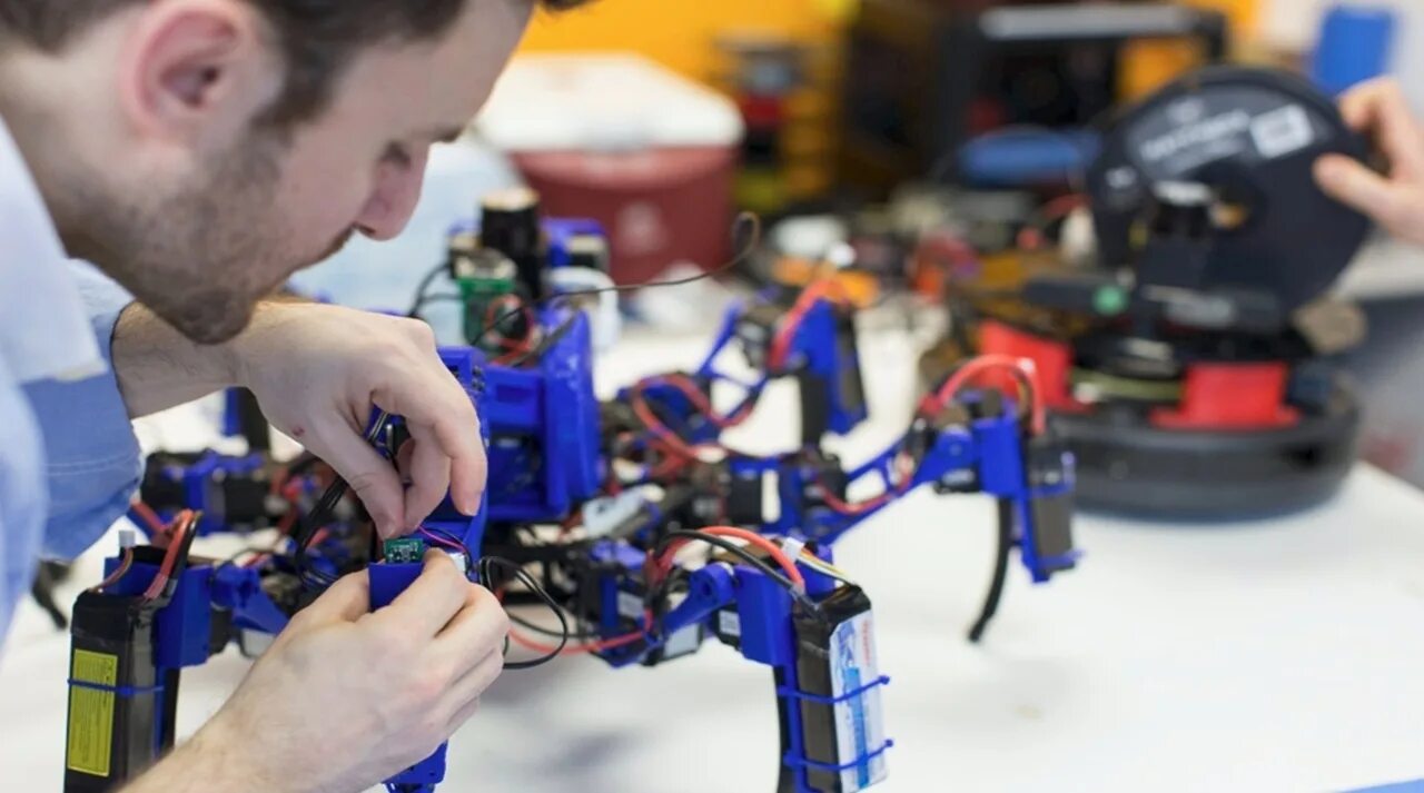 03. Ворлд скиллс робототехника. Мобильный робототехник профессия. 10. Роботы в промышленности.