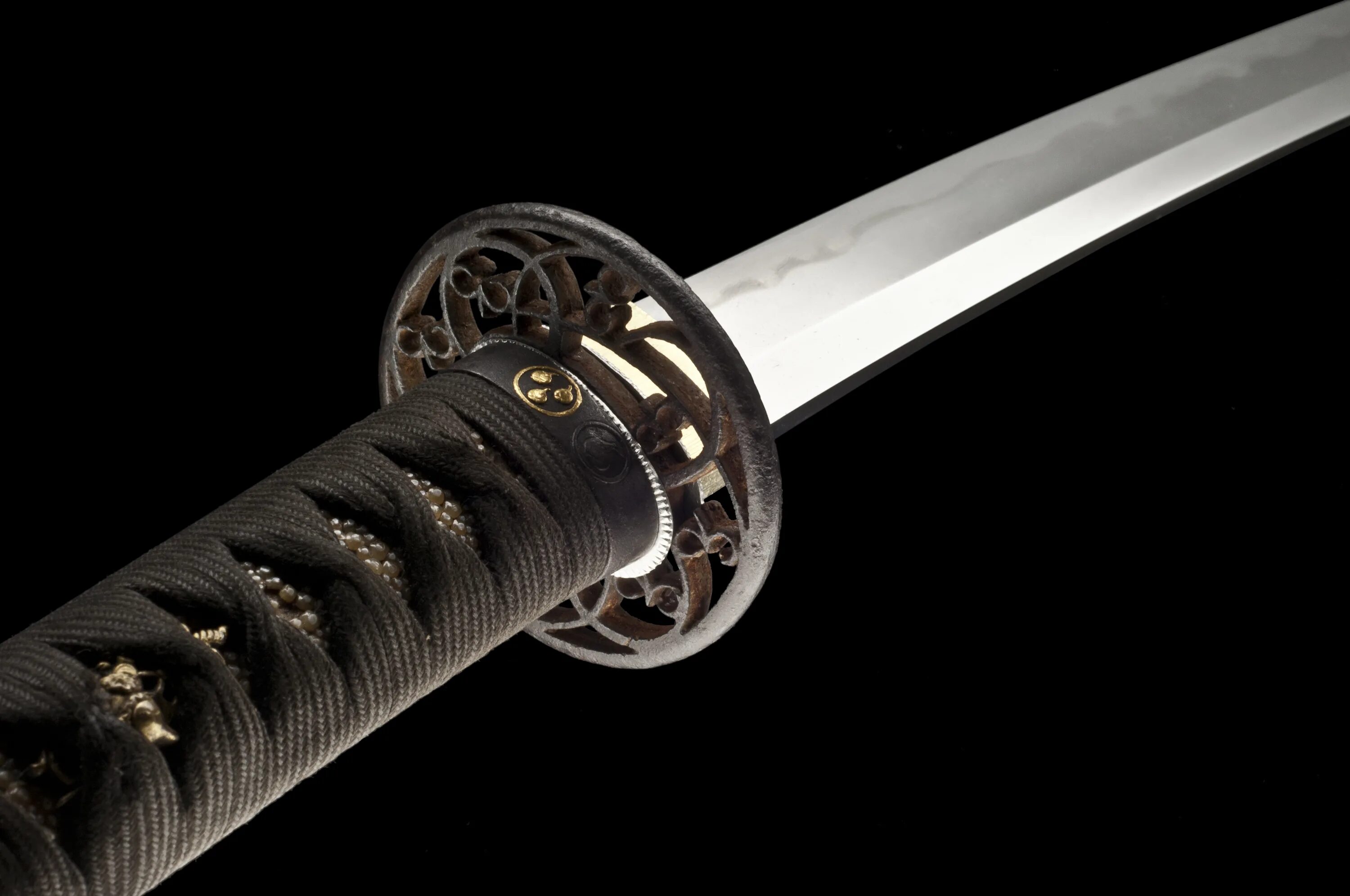 Катана и вакидзаси. Вакидзаси "черный дракон". Японский самурайский меч 16 века Wakizashi. Японский меч катана 16 века.
