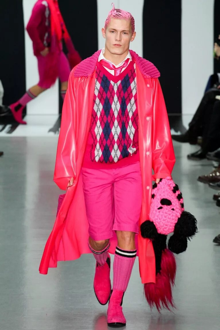 Странная мода. Смешные платья. Нелепая мода. Очень странная мода. Странная высокая мода.