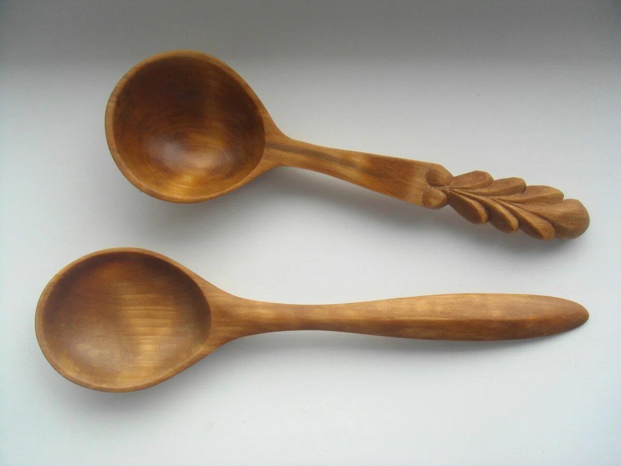 Wooden spoon. Старинные деревянные ложки. Деревянные ложки на Руси. Деревянные ложки в старину. Ложки из дерева.