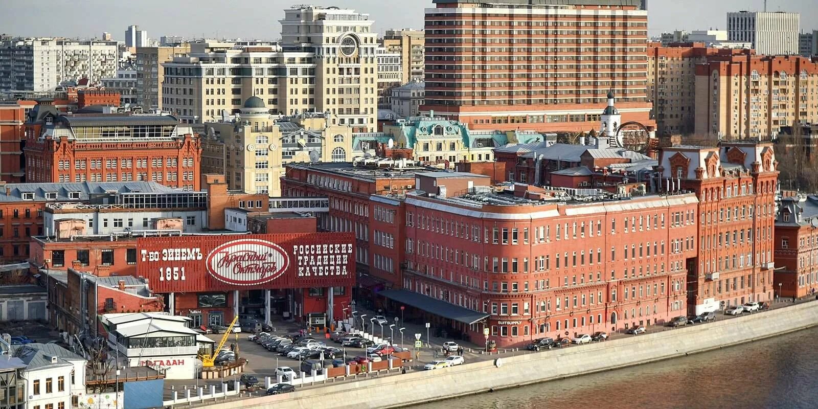 Завод красный октябрь Москва. Территория завода красный октябрь Москва. Территория красного октября в Москве. Красный октябрь Москва арт пространство. Бывшая фабрика красный октябрь