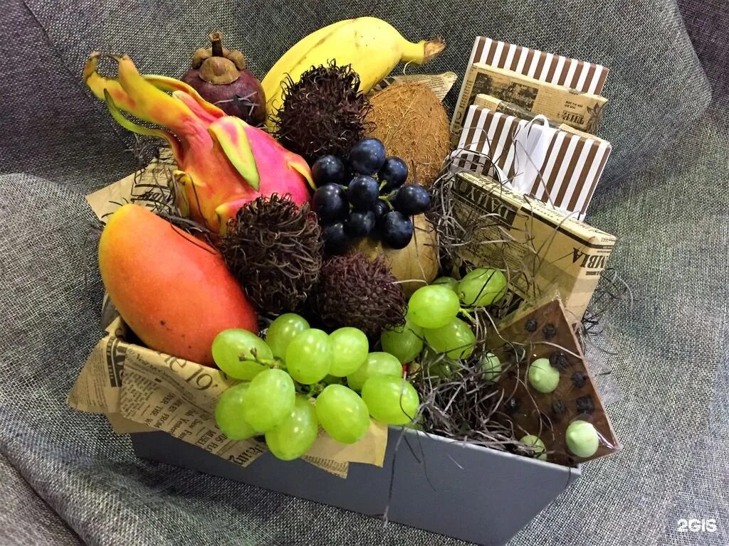 фруктовая корзина в подарок учителю. съедобные букеты в ящичках. коробки с фруктами в подарок. фрукты на подносе в подарок. коробки с фруктами в подарок.