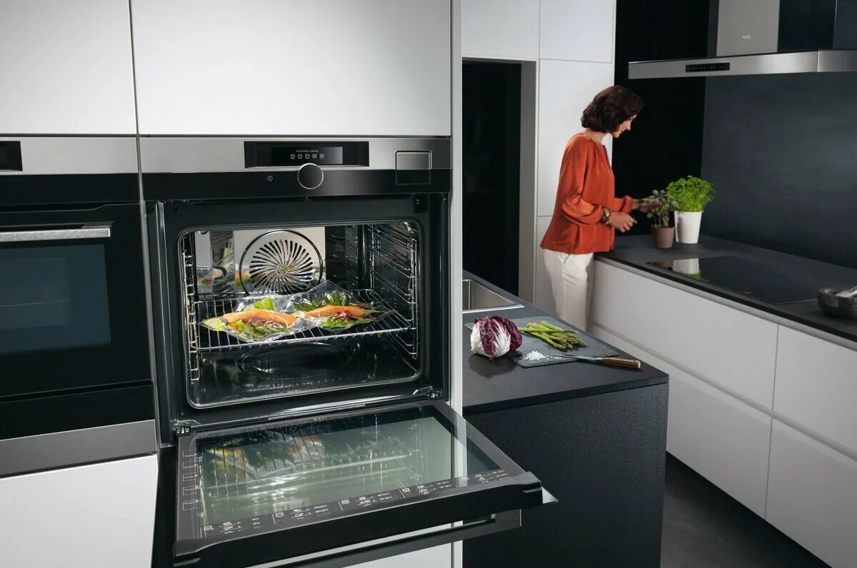 Духовой шкаф AEG С микроволновкой Electrolux. Духовой шкаф встраиваемый электрический АИГ. Встраиваемая техника для кухни АЕГ. Духовка АЕГ встроенная. Какие встроенные духовки хорошие