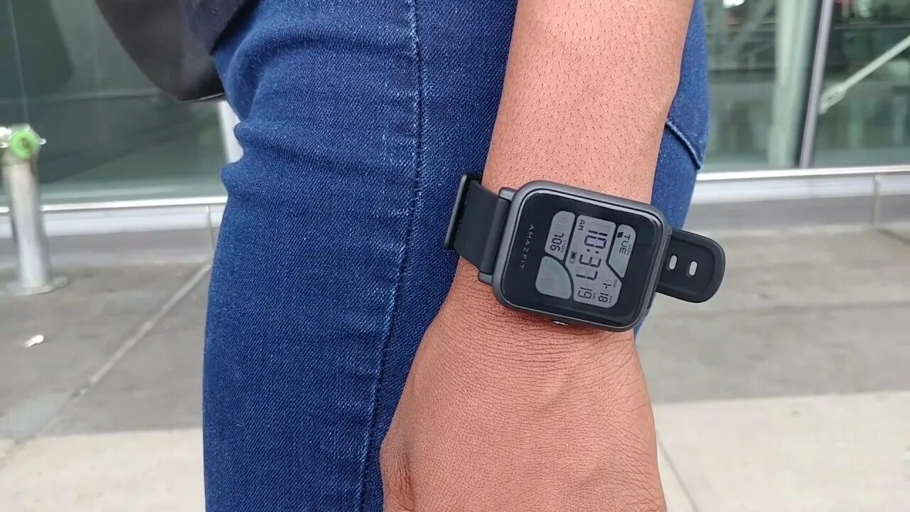 Часы xiaomi fit. Mi Fit Bip. Amaz Fit Bip 1. Amazfit Bip. Сяоми Амейзинг фит.