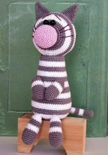 Коте связанный крючком