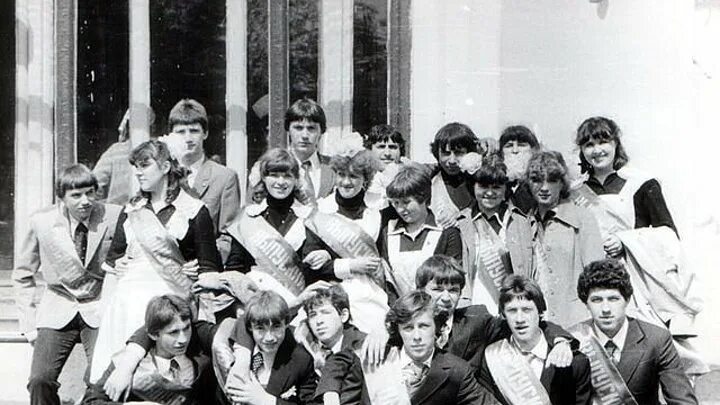 Выпуск 1983 года мятлево. Выпуск 1983. Выпуск 1972. Выпуск 1992г г нелидово школа 5. Мяунджа школа выпуск 1983г.