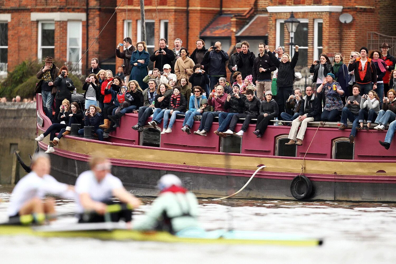 Лодочная регата оксфорд кембридж. The oxford and cambridge boat race. оксфорд кембридж регата. оксфорд темза. британские лодки на темзе.