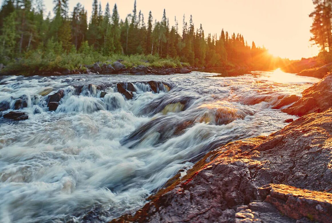 Плавно текущий. Водопад Кивач. Водопад Кивач в Карелии. Карелия ручей. Гирвас Карелия достопримечательности.