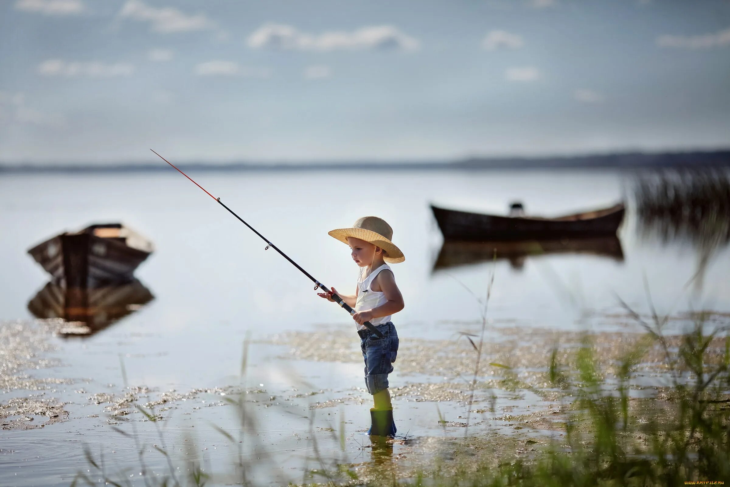 Рыбак с удочкой. Мальчик с удочкой. Летняя рыбалка. Мальчик Рыбак. Берег лове