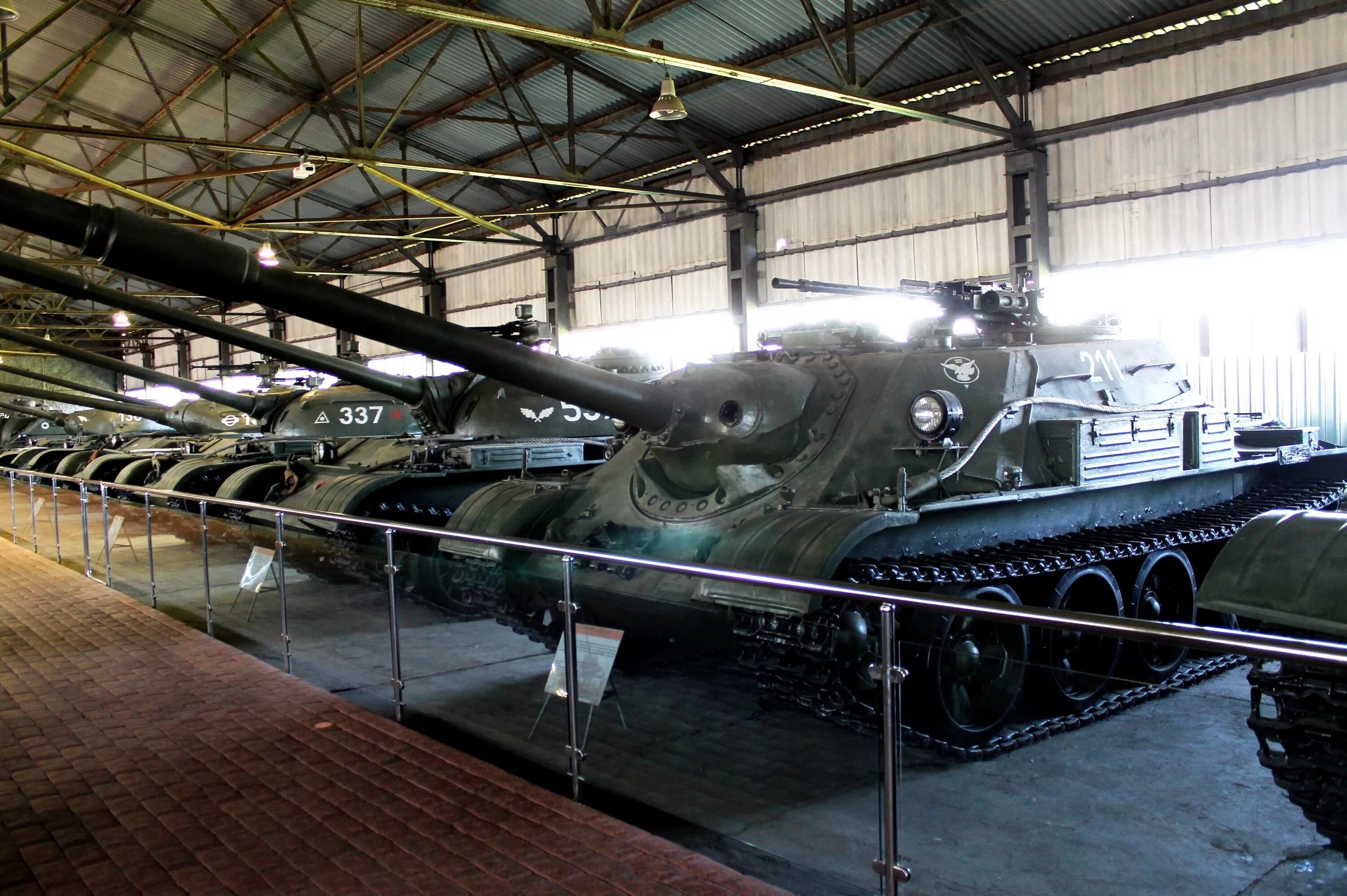 Кубинка столы. Танковый музей в кубинке официальный сайт. Музей танков в кубинке официальный сайт. Музей патриот москва. Москва кубинка парк патриот.