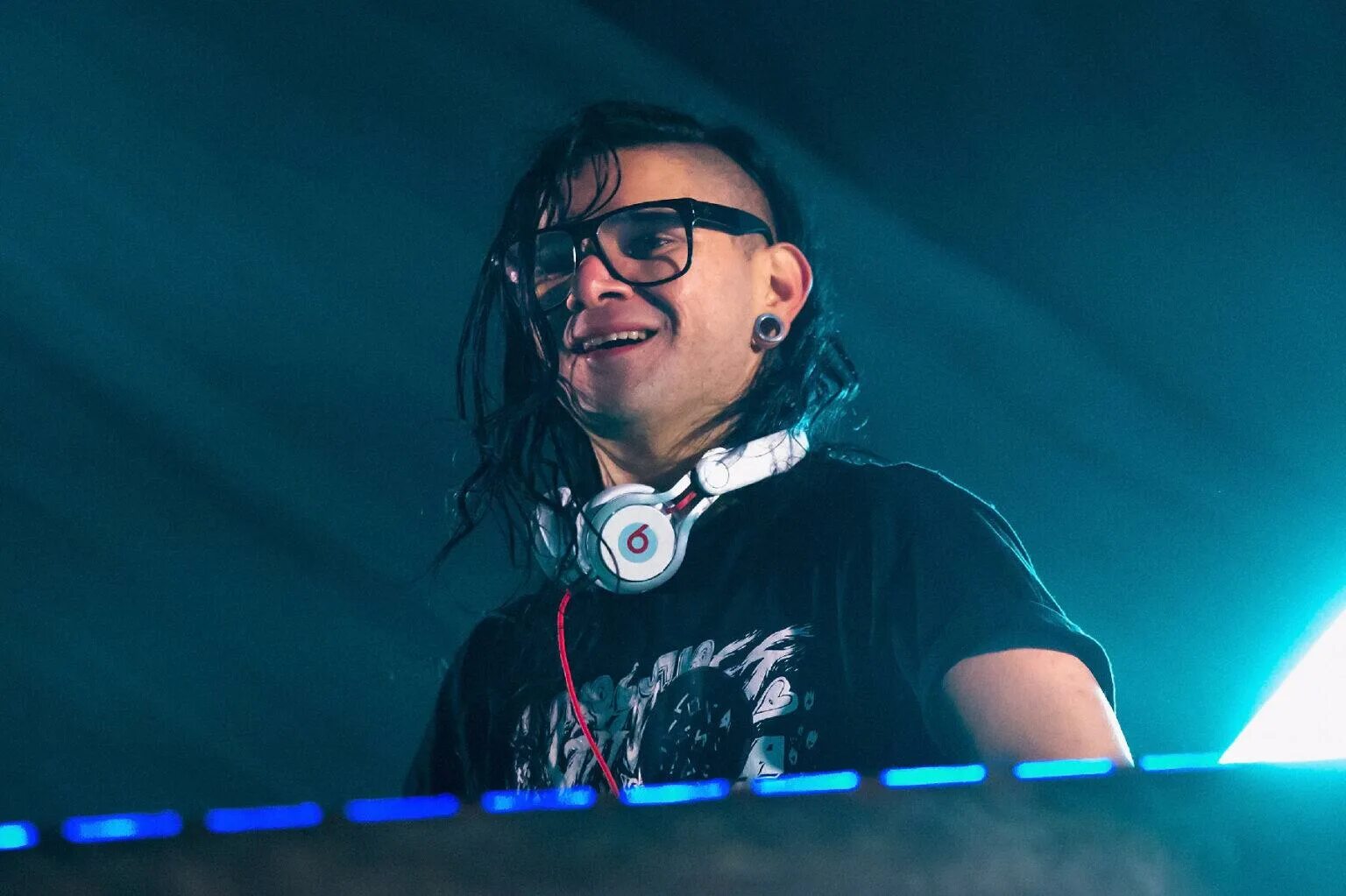 Skrillex 2022. Skrillex Сонни Джон Мур. Skrillex 2021. Солист скриллекс. Скриллекс песни