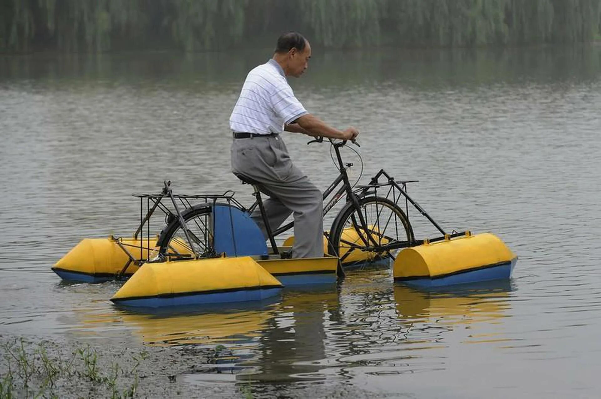 Водный велосипед. Катамаран из велосипеда. Самодельный Водный велосипед. Плавающий велосипед. Water bike