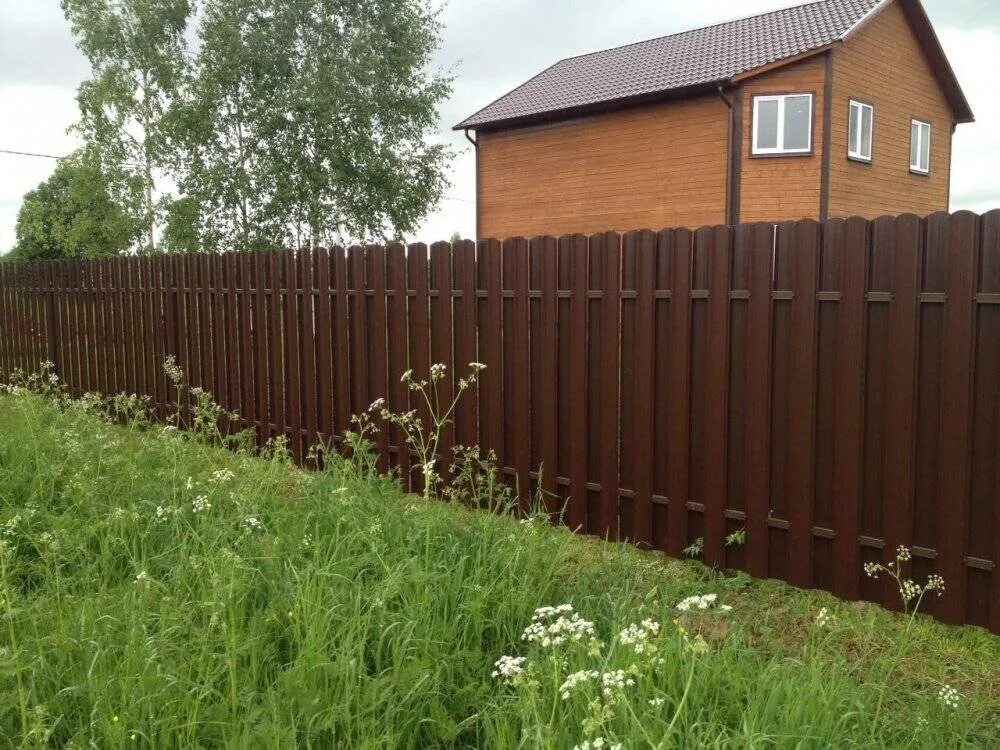 Забор между соседями на даче. Профлист для забора с 18. Забор между участками. Можно ли забор. Можно ли забор.