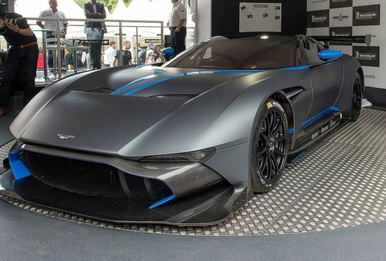 машина aston martin vulcan. Aston martin vulcan red. 2016 aston martin vulcan. 2016 aston martin vulcan. машина вулкан.