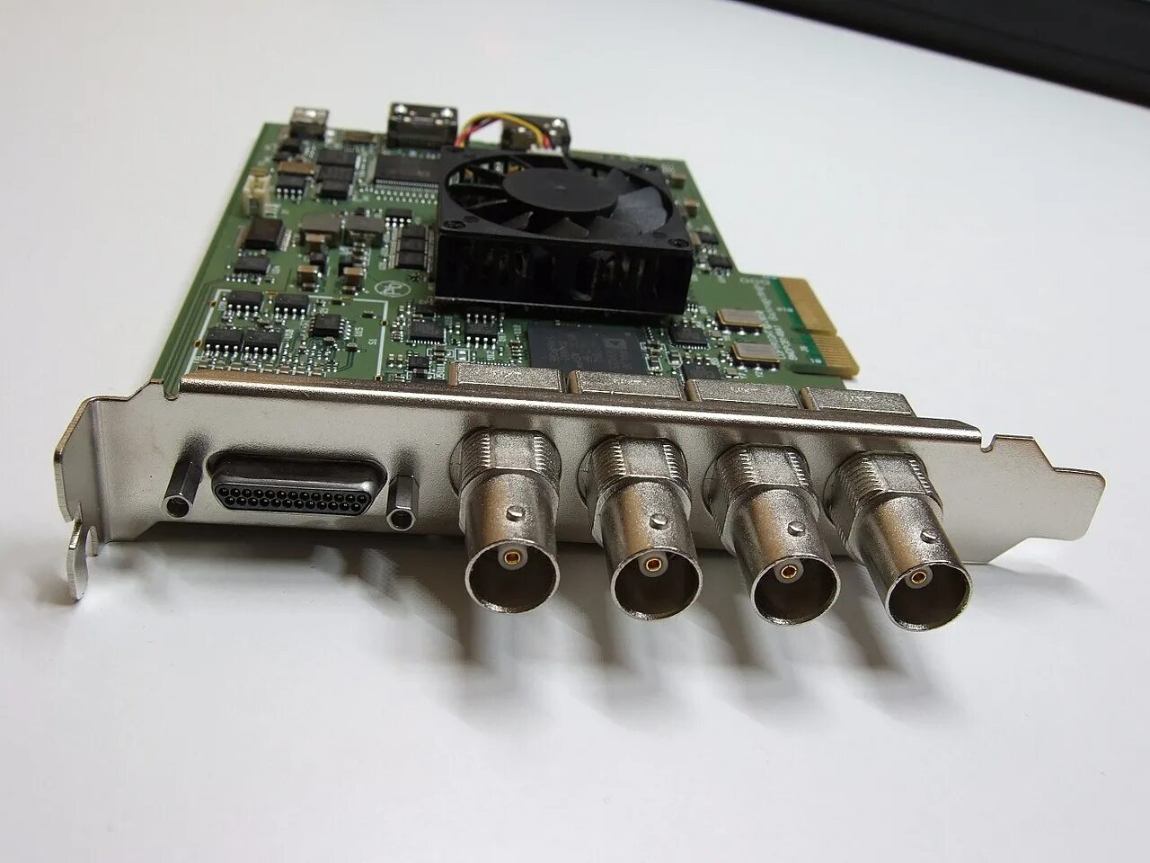 Blackmagic extreme. Blackmagic decklink 3d. decklink hd extreme 3. decklink extreme. выходные разъемы платы захвата видео decklink extreme 3d+.
