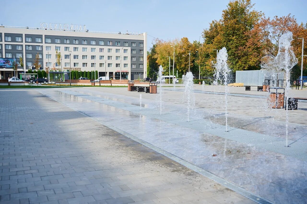Какого года город обнинск. Фонтан на лейпунского обнинск. городской фонтан обнинск. площадь города обнинск. обнинск фонтан на улице победы.