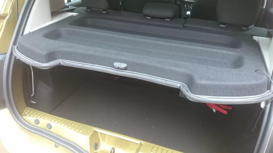 Задняя полка сандеро. Полка багажника renault duster 2011. Полка задняя рено сандеро. Полка багажника рено сандеро 2. Задняя полка сандеро.