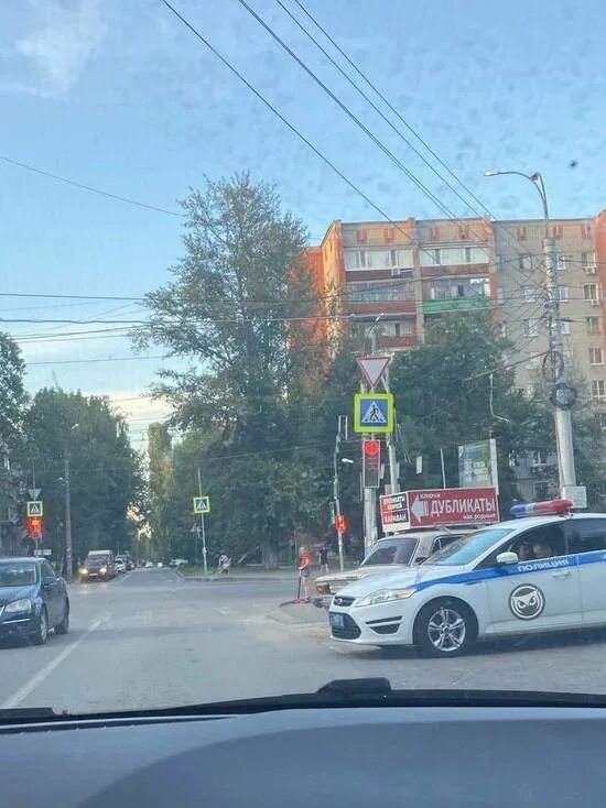 Машина на дороге. Дтп пенза 20 августа. Дтп пенза август 2023. Пенза дтп приора 2019 год. Дтп лебедевка пенза вчера.