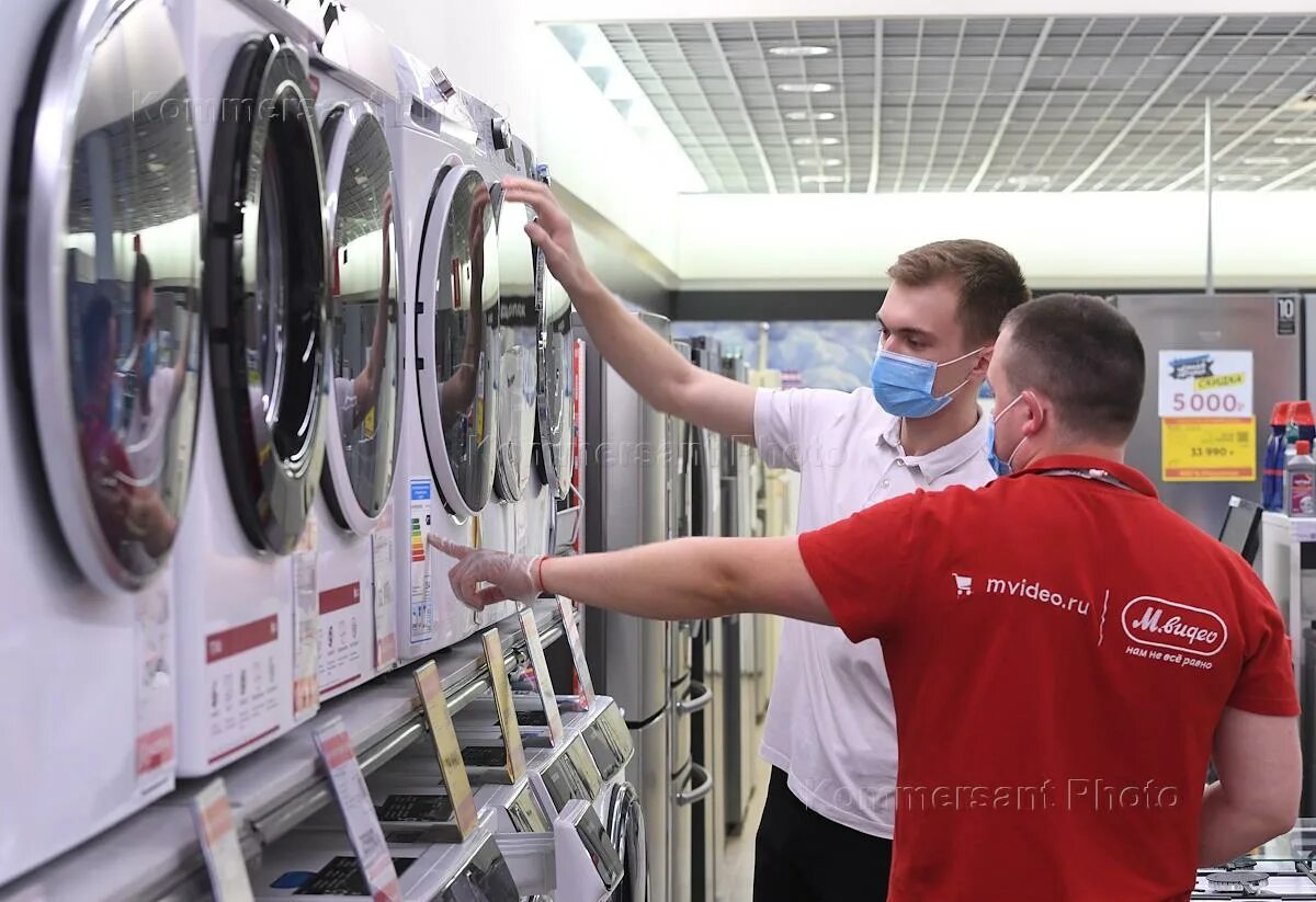Консультант бытовой техники. Продавец бытовой техники. Продавец консультант бытовой техники. Консультант в магазине бытовой техники. Продавец крупной бытовой техники.