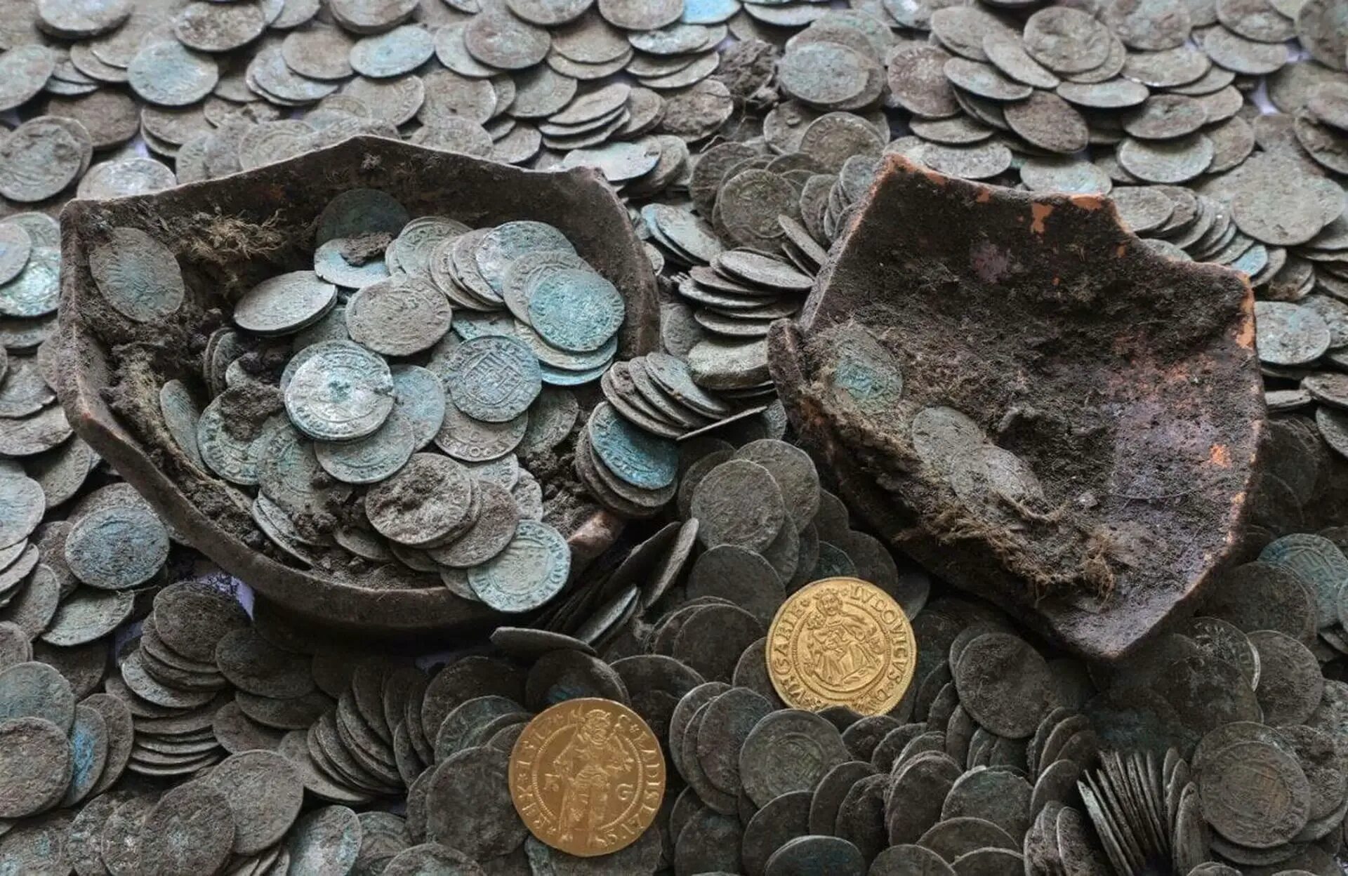 Где использовать монету сокровищ