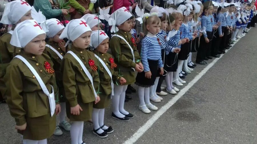 Сценарий на 9 мая 2023 года. Парад дошкольных войск. Дети на параде Победы. Парад в детском саду к 9 мая. Парад Победы для детей дошкольного возраста.