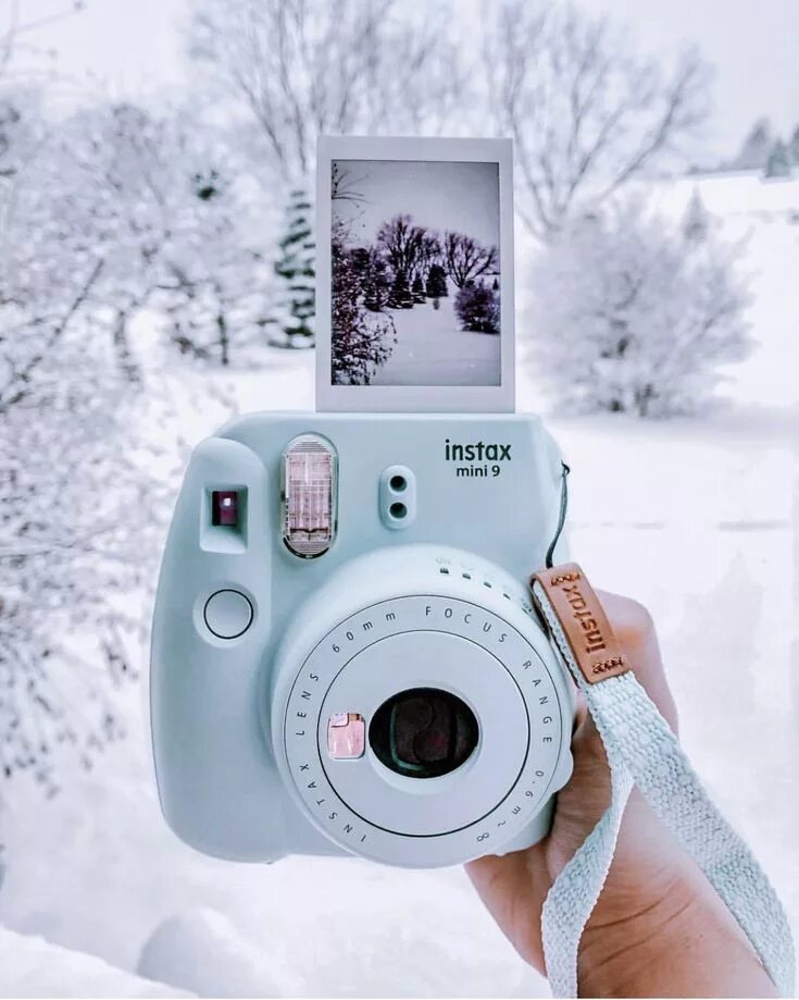 В каком году вышла камера. Фотокамера Fujifilm Instax Mini 9 Эстетика. Polaroid Instax Mini 9. Камера полароид инстакс. Полароид инстакс 11.