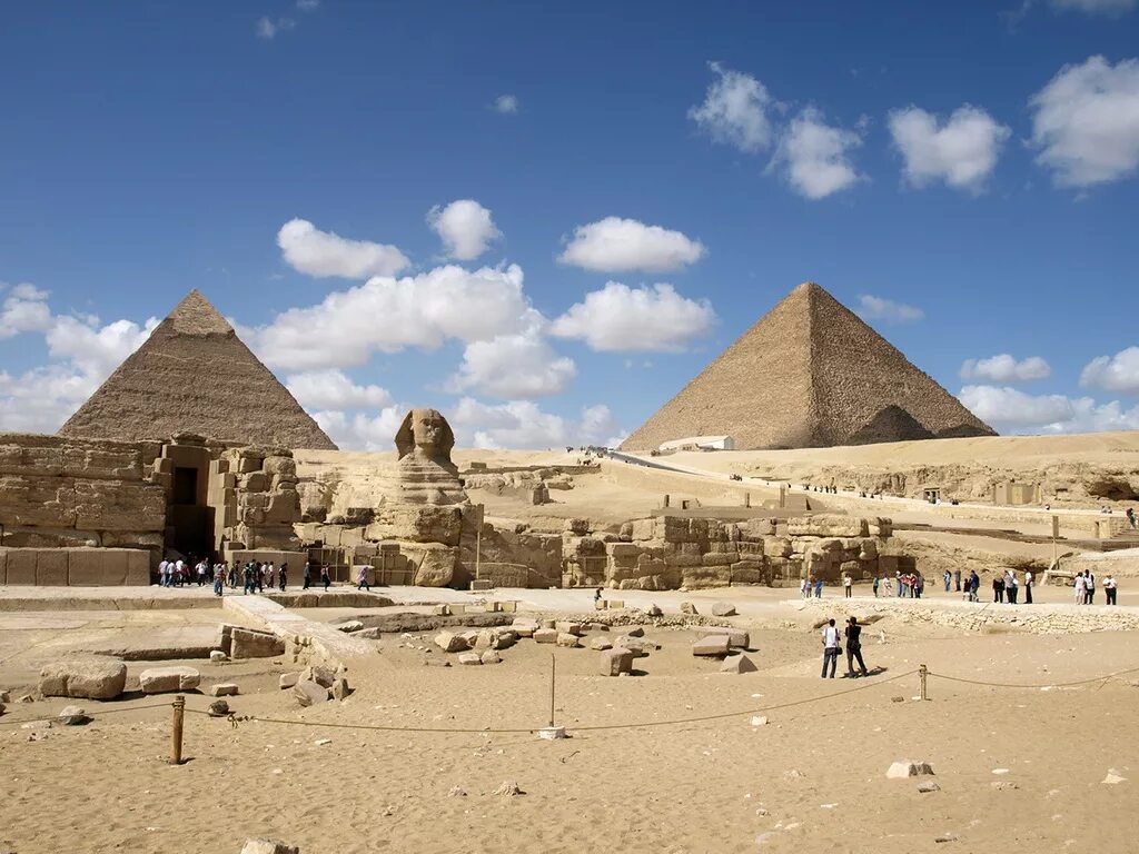 Великие пирамиды гизы. Пирамиды в гизе египет. Пирамида хеопса некрополь гизы. Пирамида хефрена в египте. Пирамиды гизы ночью экскурсия.
