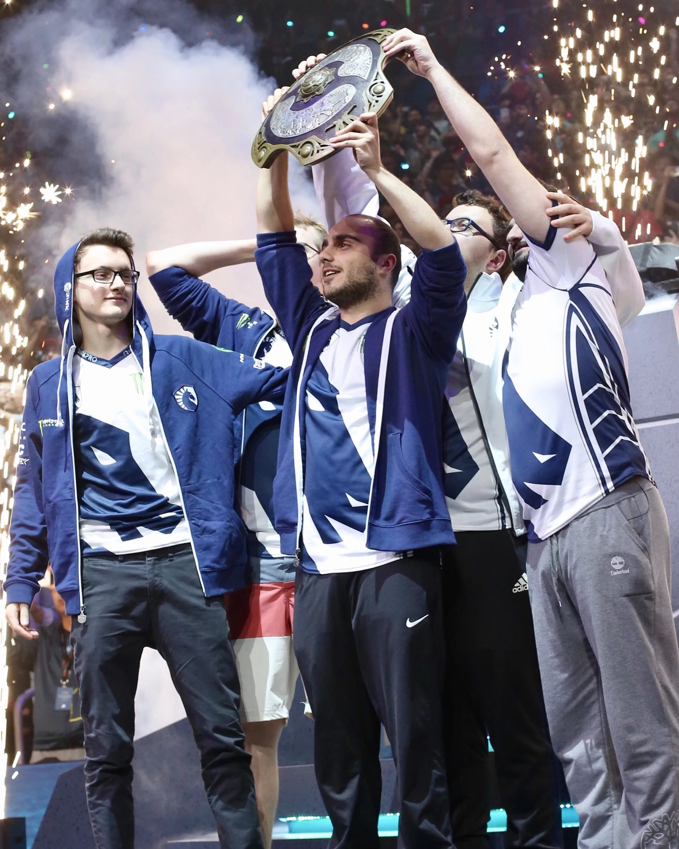 Какой был интернешнл. Team liquid dota 2. team liquid dota 2 2017. интернешнл 2017. интернешинал 2017.