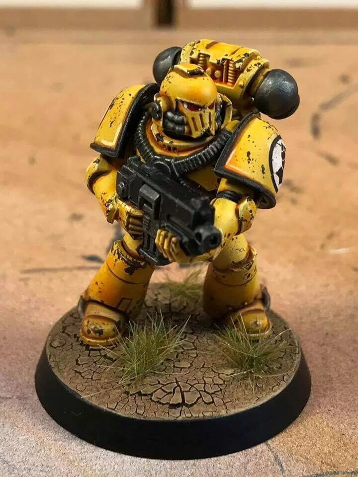 Warmonger. Вархаммер 30000 имперские кулаки. Имперские кулаки warhammer 40000 миниатюры примарис. Имперские кулаки миниатюры. Вархаммер 40000 имперские кулаки.