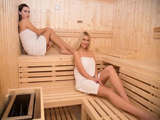 Старшую сестру в бане